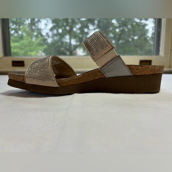 NAOT  Sandles beige with silver sparkles size 38 (7.5) - Picture 4 of 8
